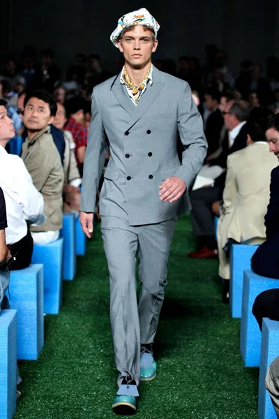 Look 1